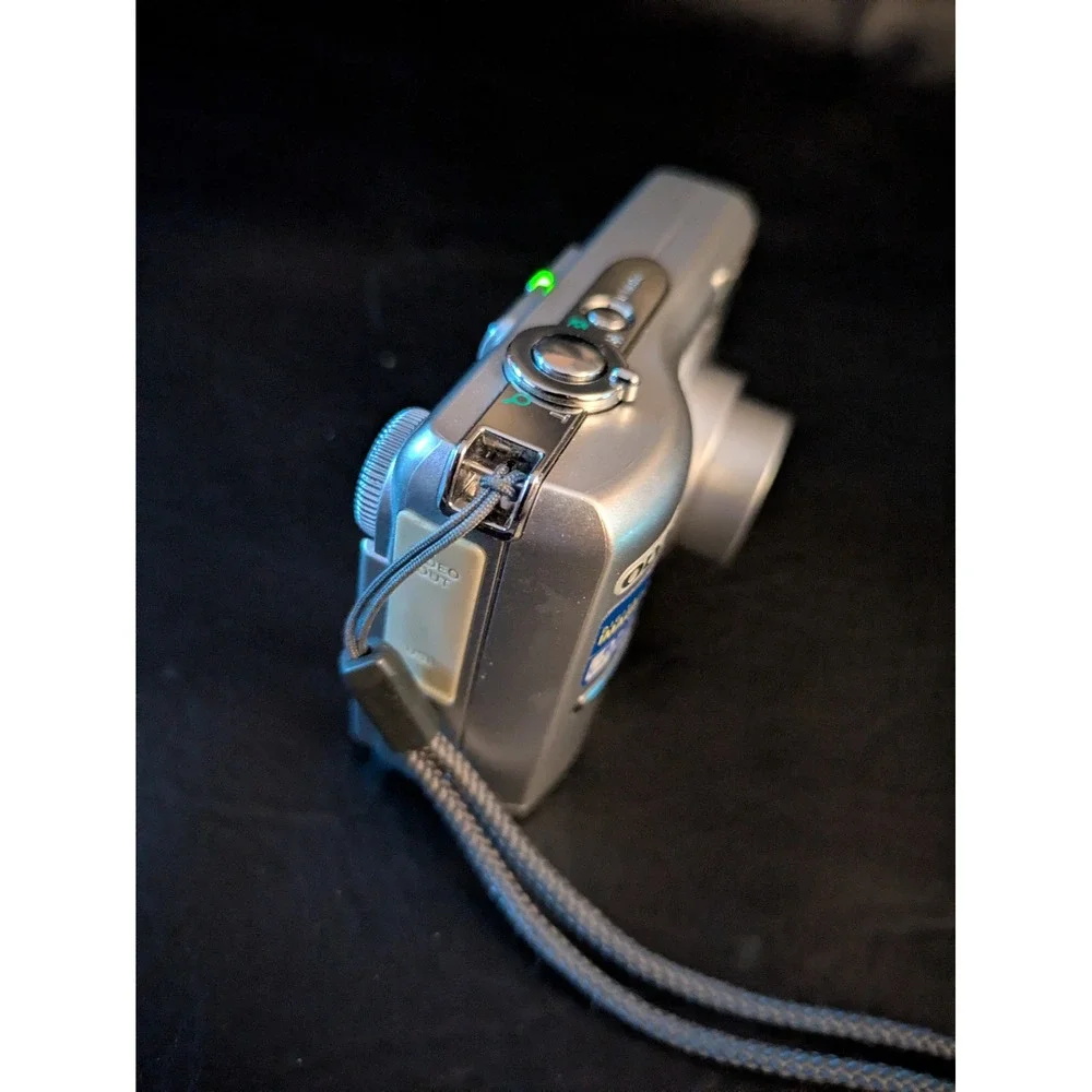 Olympus FE-210 Digital Camera Silver 7.1MP 3x Optical Zoom 1GB xD Card Works